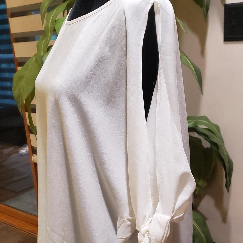 NWT Top with Cutout Sleeves - Picture 2 of 4